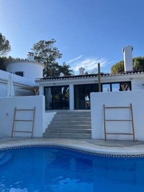 Villa Palmerie with Private Pool and Close to Beach, Sitio De Calahonda